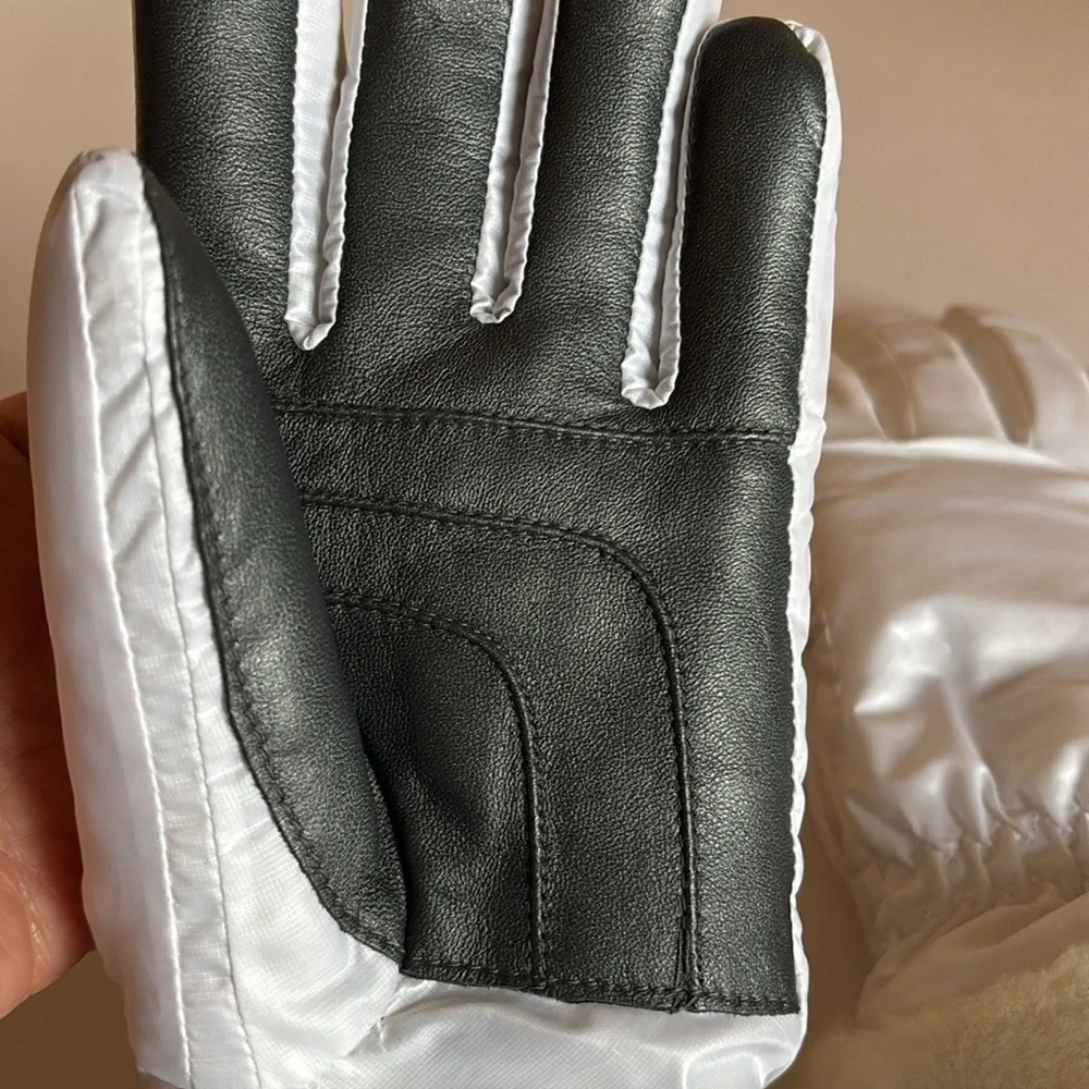 UGG nylon glove with conductive palm